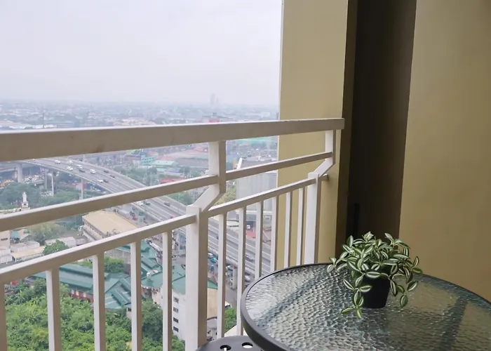 Celandine 1br Near Cloverleaf Aparthotel