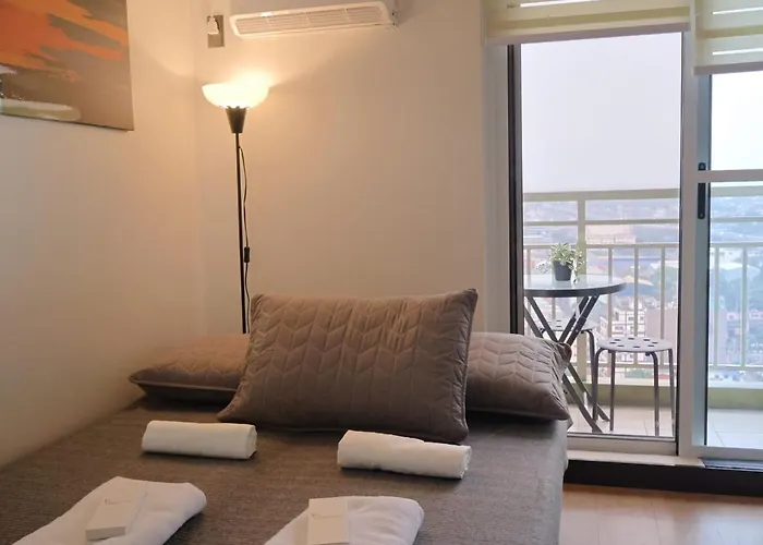 Celandine 1br Near Cloverleaf Aparthotel Manila