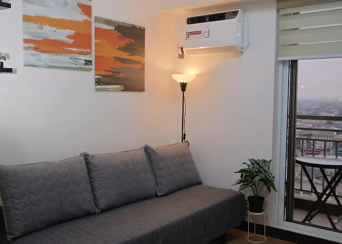 Celandine 1br Near Cloverleaf Aparthotel