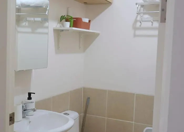 Celandine 1br Near Cloverleaf Aparthotel Manila